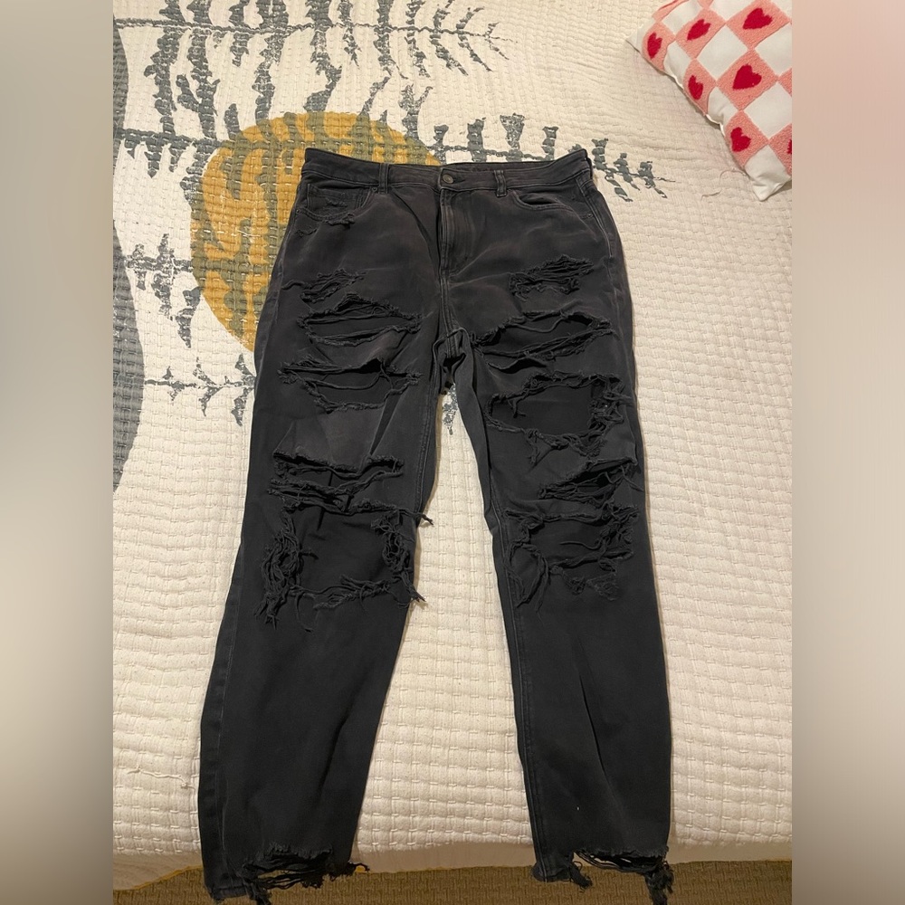 Black Ripped Mom Jean